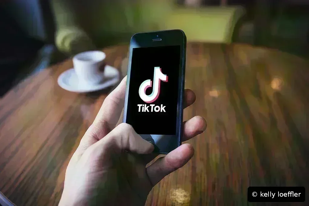 Kelly Loeffler Jadi Sorotan Netizen Usai Video TikTok-nya Diperkirakan Hasil AI